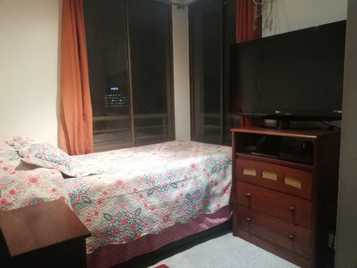 Una Habitacion Privada Con Bano Privado En Centro Historico Santiago Luaran gambar